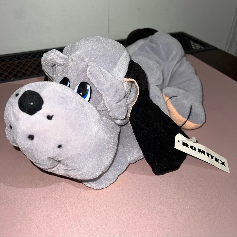 Vintage Pound Puppy 1980’s Gray With Black Tail Blue Eyes Romitex W/ Tag 13”‎